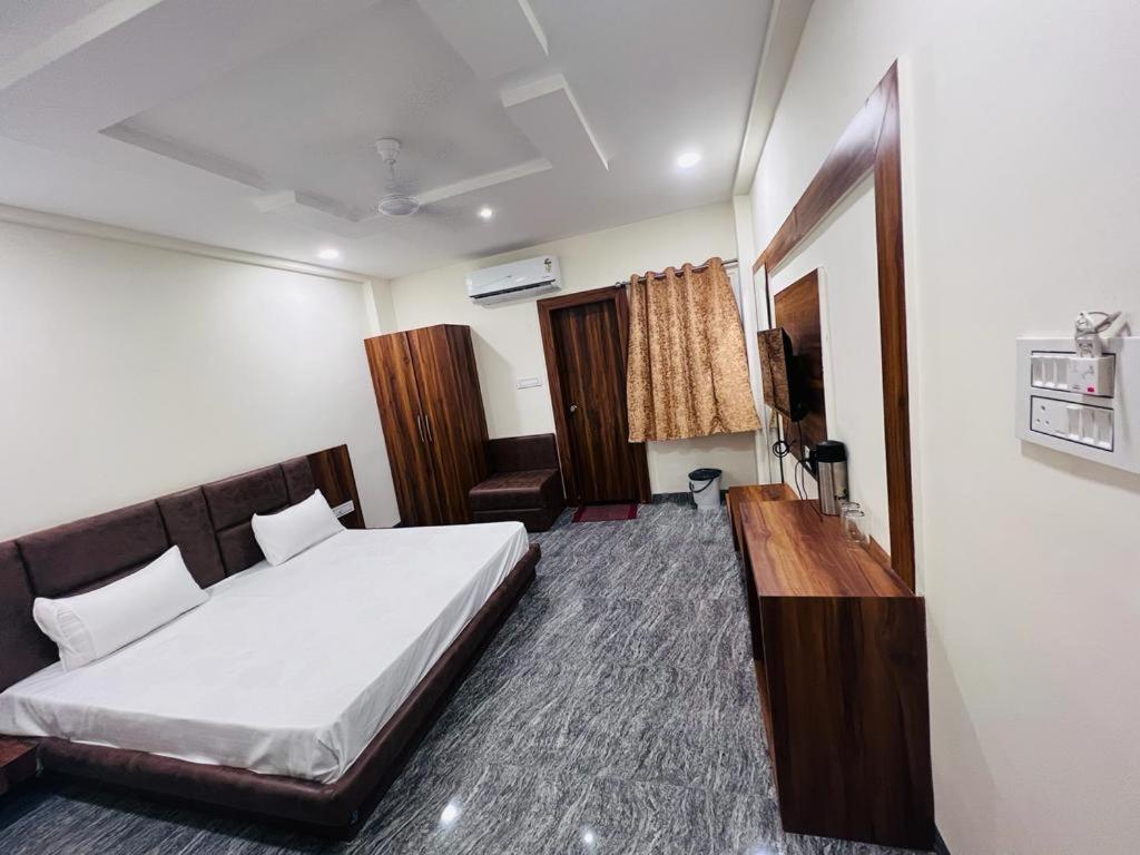 Hotel Anand Ujjain Zewnętrze zdjęcie